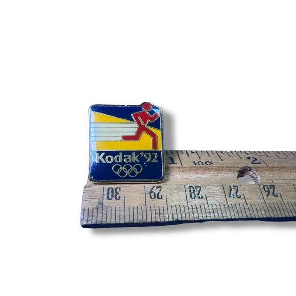 Vintage Kodak ’92 Olympics Lapel Pin Runner Logo Barcelona Games Sponsor Badge - Picture 5 of 5